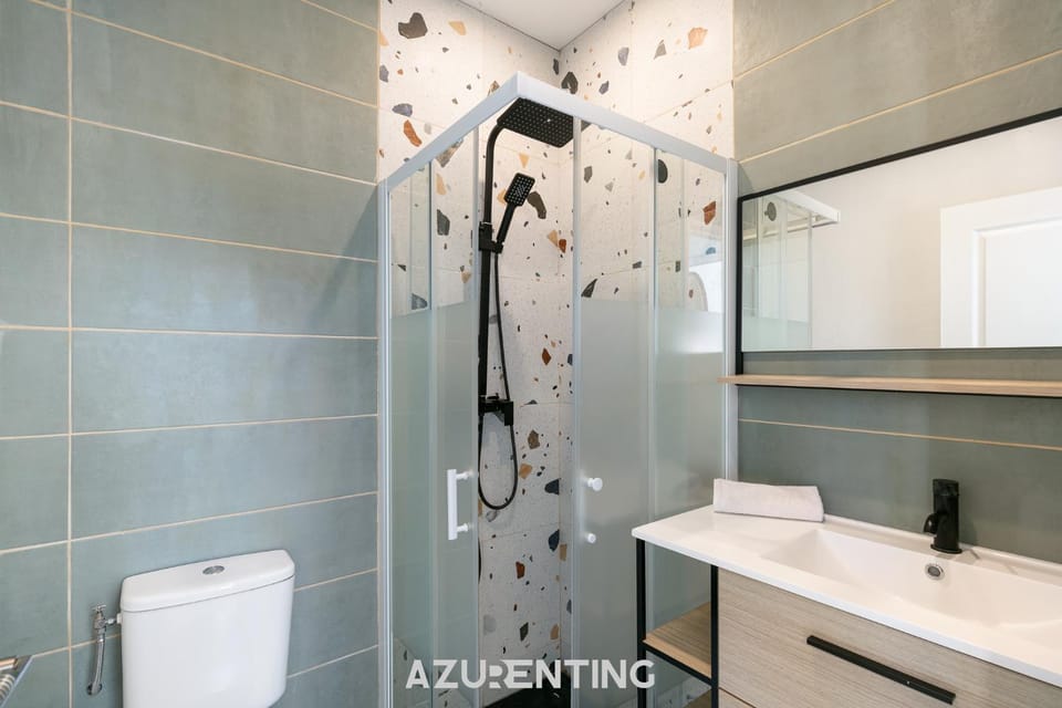 Shower, Toilet, Bathroom, hair dryier