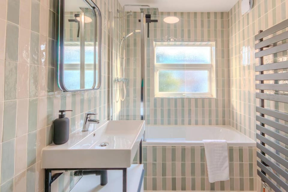 Bathroom, Bath, towels