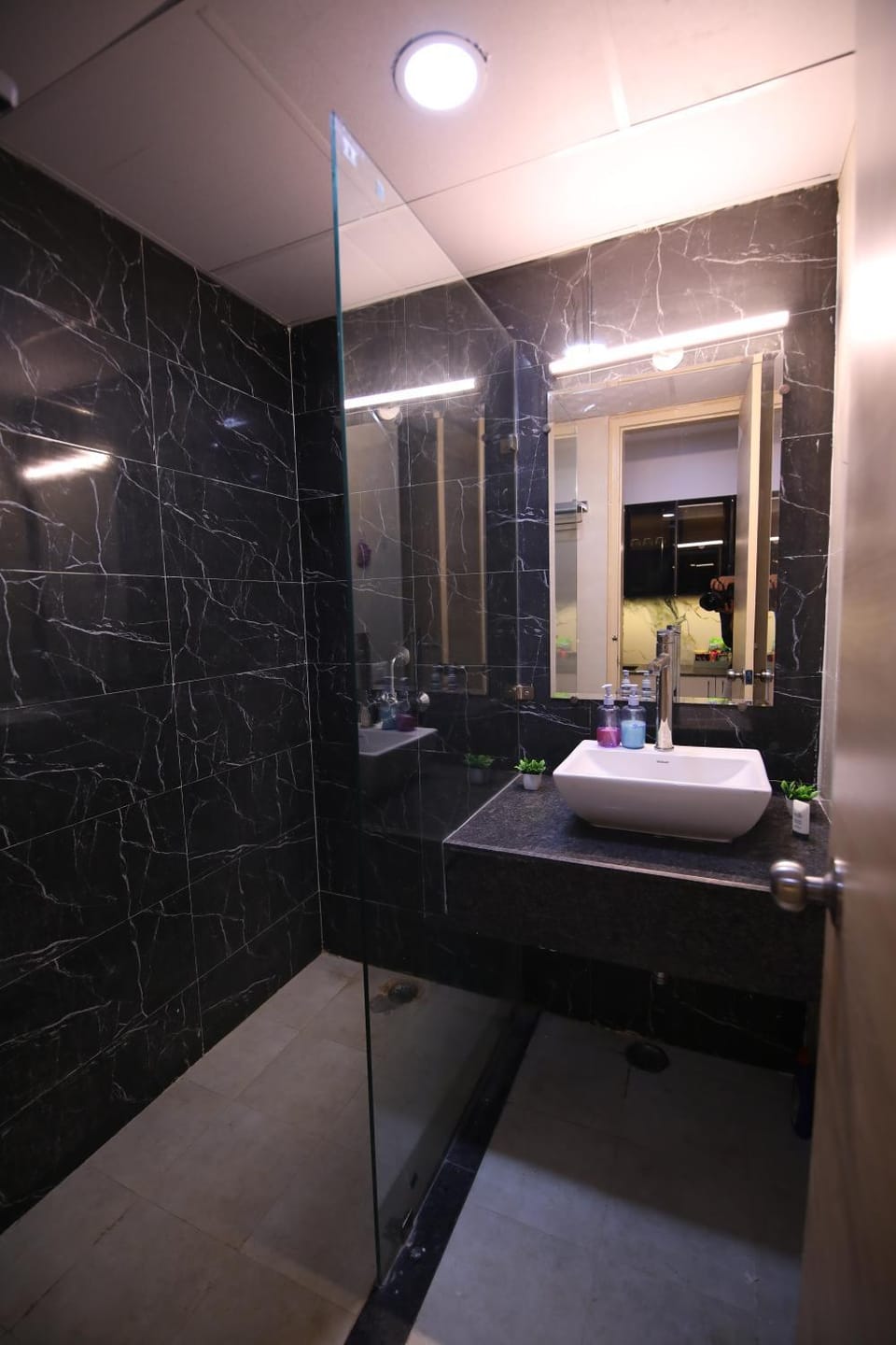 Bed, Bathroom, Photo of the whole room, Bedroom, towels