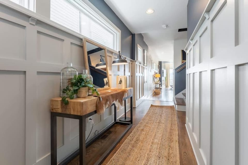 Bustling Broadway by Stay Local Nashville House in East Nashville