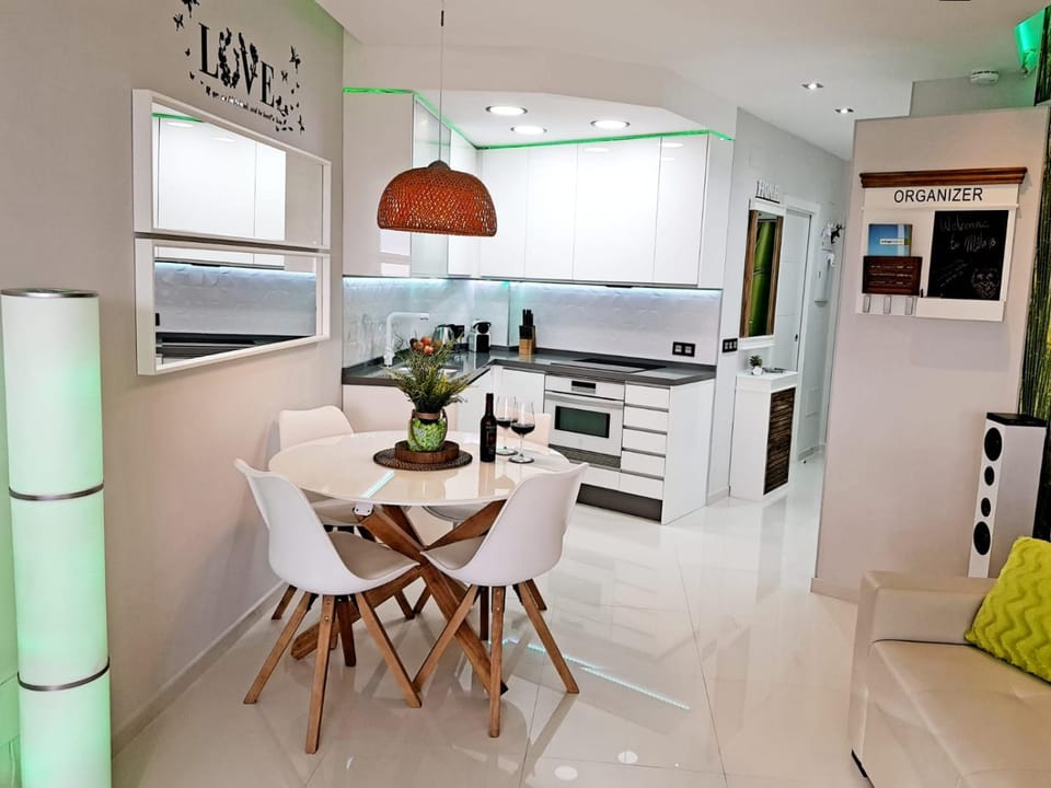 MOCAHomes Torre 1 Suite City View, Golf y Mountain Apartment in Torremolinos