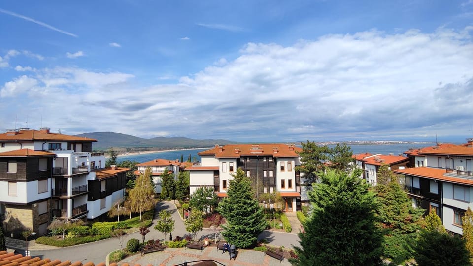 Day, Natural landscape, City view, Mountain view, Sea view, Street view