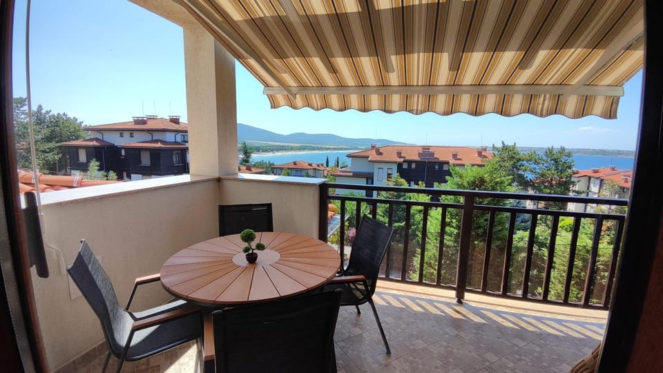 Property building, View (from property/room), Balcony/Terrace, Seating area, Dining area, Garden view, Mountain view, Sea view, Meals, Sunset, Inner courtyard view