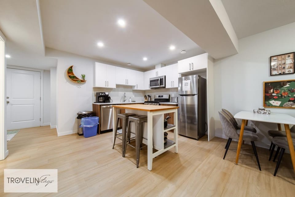 Kitchen or kitchenette, Dining area, dishwasher, oven, stove, toaster