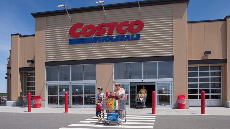 Nearby landmark, Facade/entrance, People, Supermarket/grocery shop