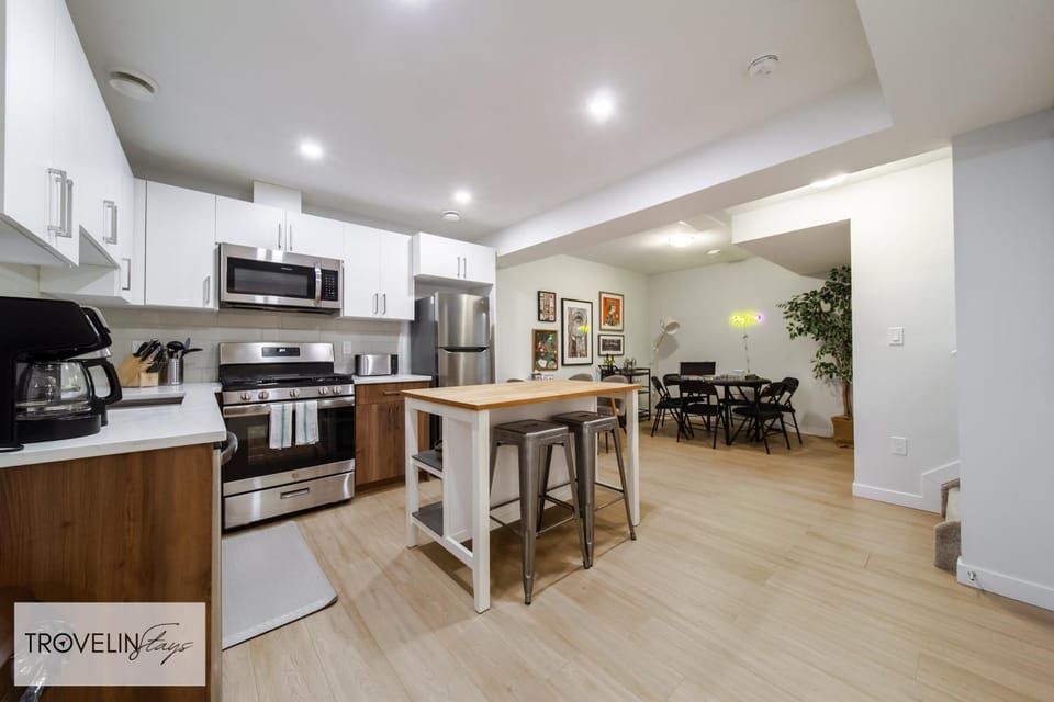 Kitchen or kitchenette, Dining area, dishwasher, oven, stove, toaster