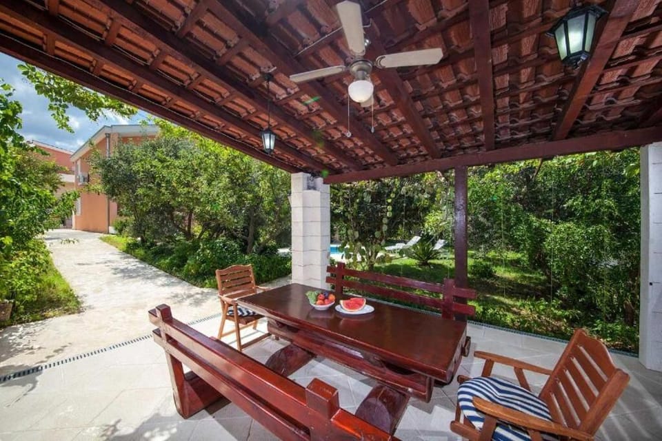 Patio, Seating area