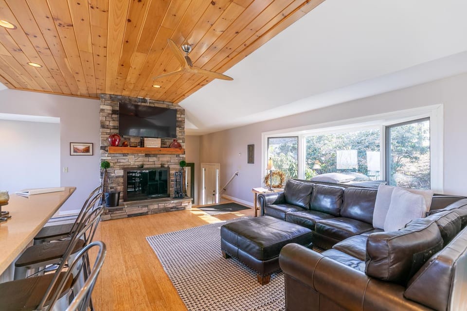 Alpenglow House in Watauga
