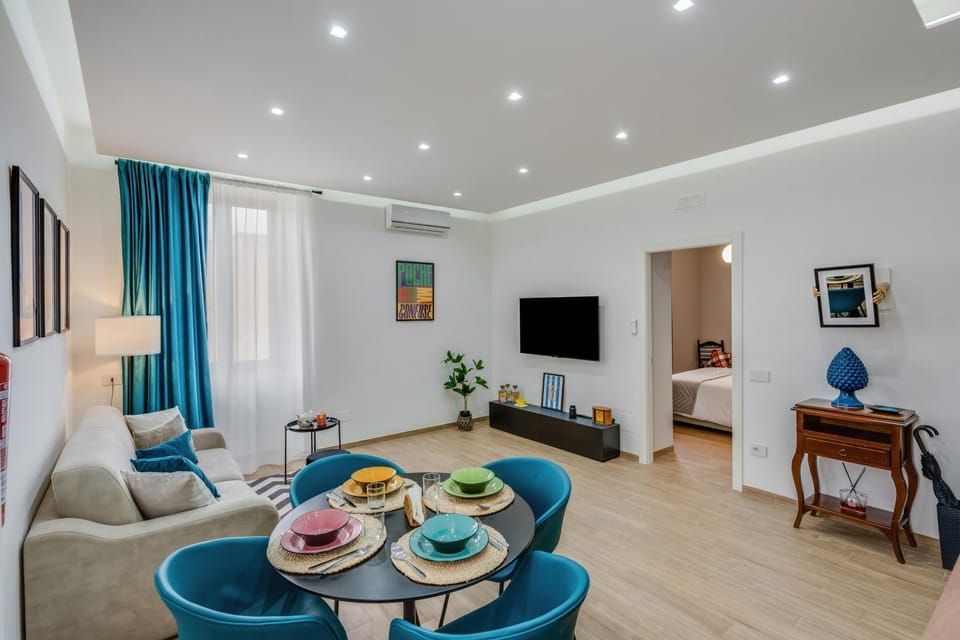TV and multimedia, Living room, Dining area, air conditioner