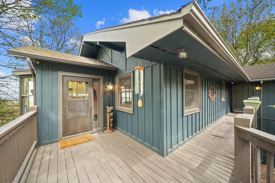 Sit Stay Play House in Beech Mountain