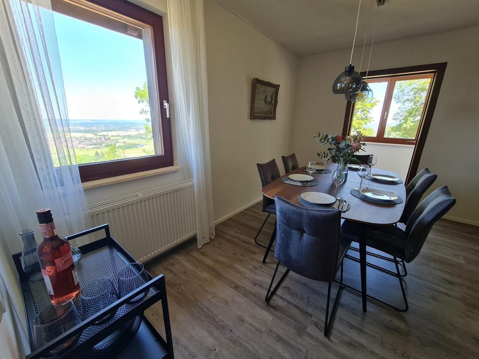 Seating area, Dining area