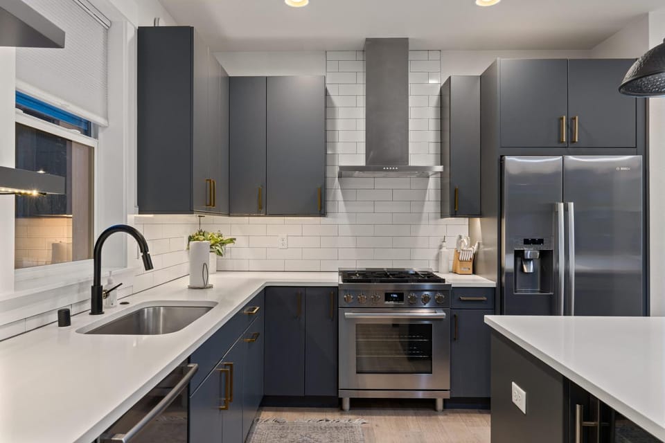 Panorama Pines in Suncadia- Hot Tub, BBQ, Firepit, Outdoor Seating, Fully Equipped Kitchen, Smart TVs, Hi-speed Wi-Fi House in Ronald