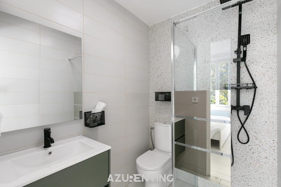 Shower, Bathroom, towels