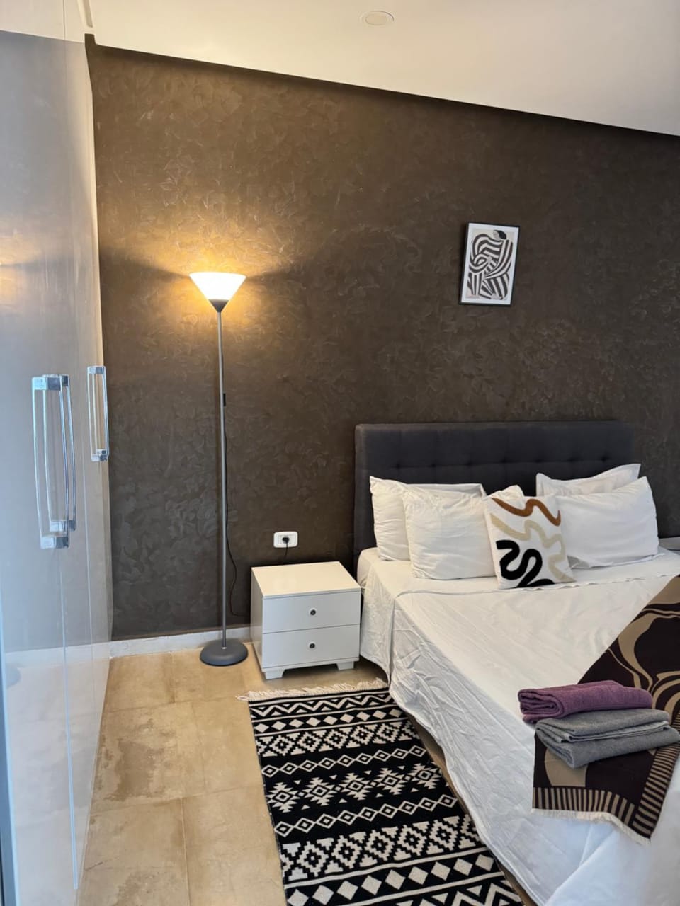 Bed, Bedroom, towels