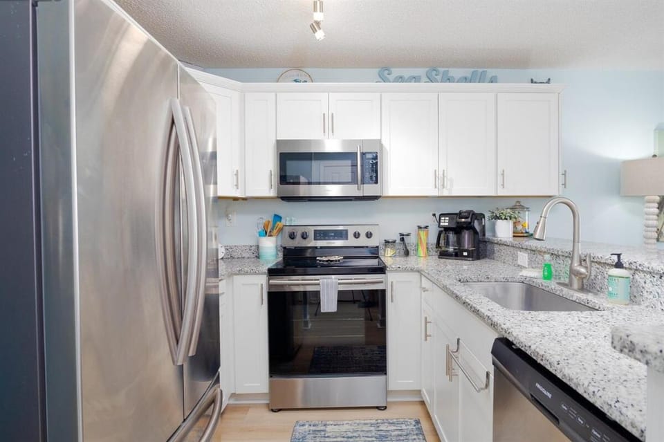 A Wave From It All- Luxe 1BR at Villa Capriani Apartment in North Topsail Beach