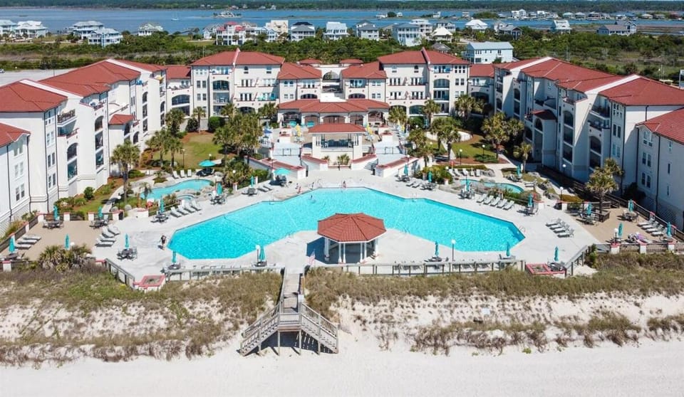 A Wave From It All- Luxe 1BR at Villa Capriani Apartment in North Topsail Beach