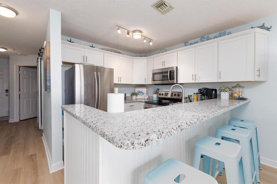 A Wave From It All- Luxe 1BR at Villa Capriani Apartment in North Topsail Beach