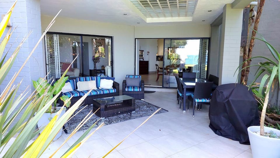 Patio, View (from property/room), Balcony/Terrace, Living room, Seating area