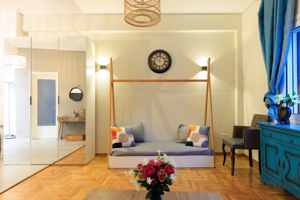 Aiolos Elegant retro suite in GLYFADA centre Apartment in South Athens