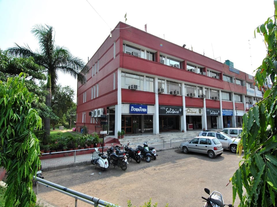 Facade/entrance
