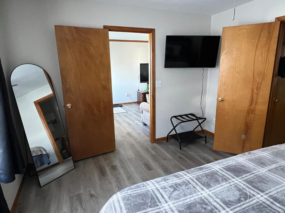 Relax Enjoy Mid-Missouri with Fenced in Back Yard House in Missouri