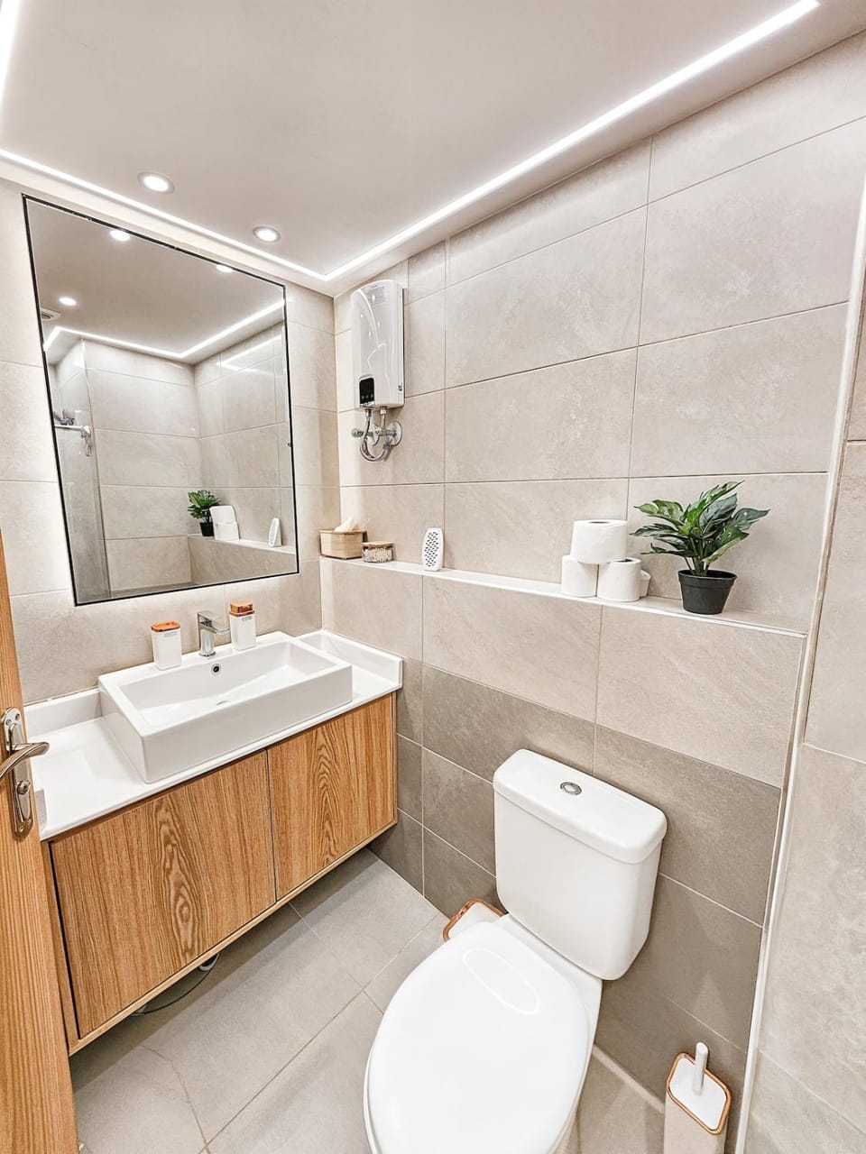 Free Beach - Private Terrace Studio with Wi-fi, Smart TV, 3 pools - Florenza Khamsin Apartment in Hurghada