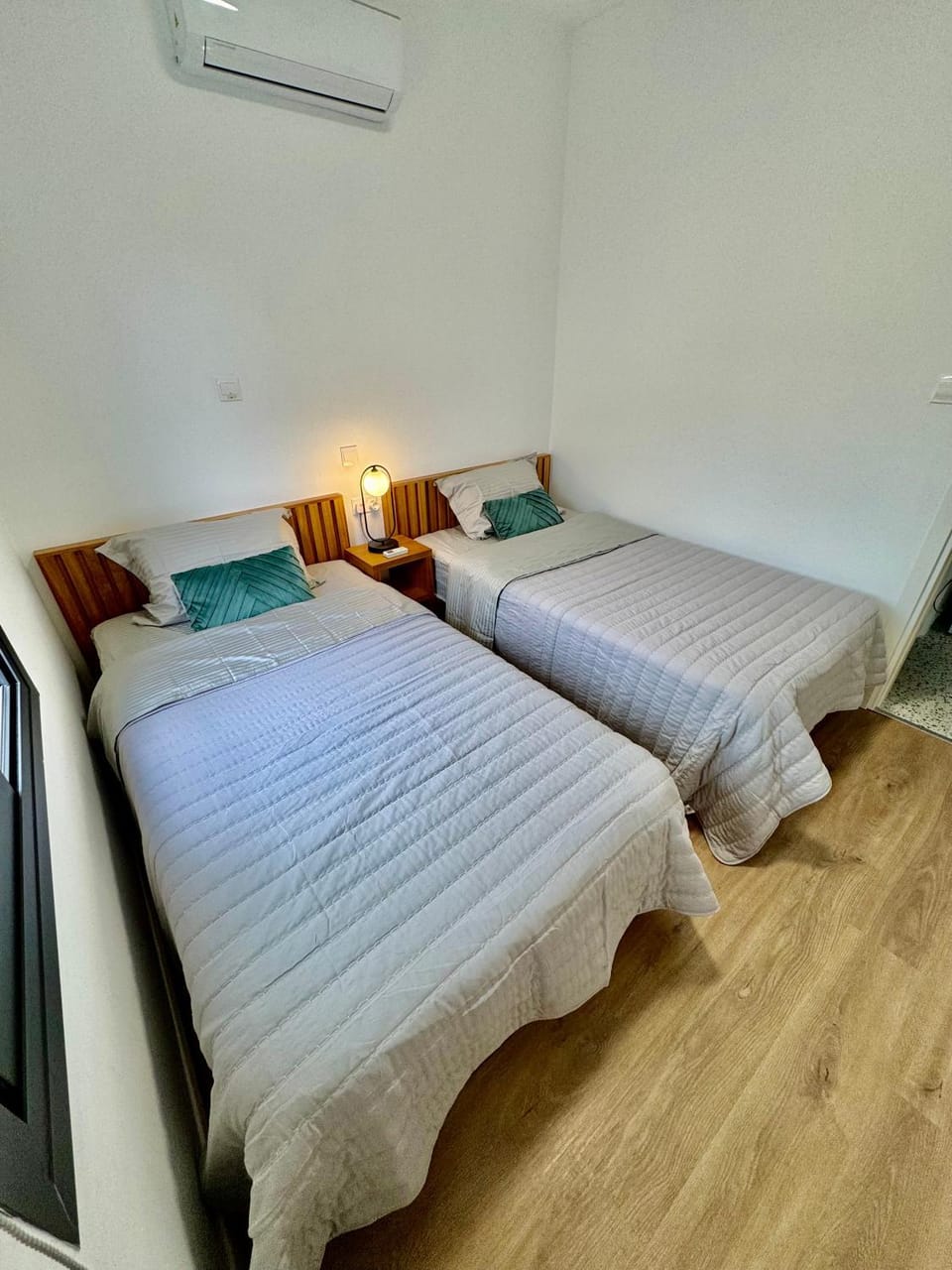 Bed, Photo of the whole room, Bedroom, air conditioner