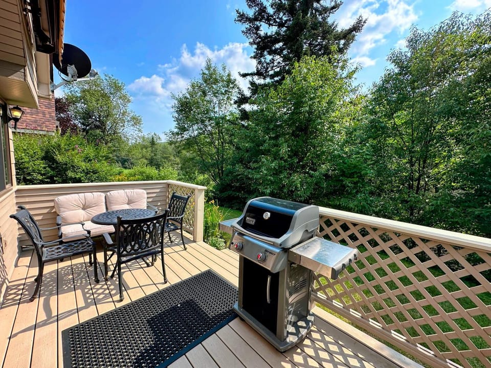 FV44 tastefully updated single level with AC WiFi minutes from skiing House in Bretton Woods