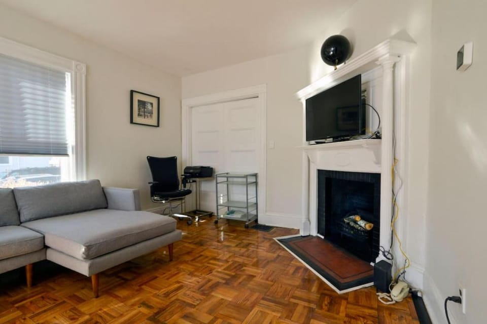 Boston Historical Urban Oasis - 6 bedroom 3 bath House in Allston