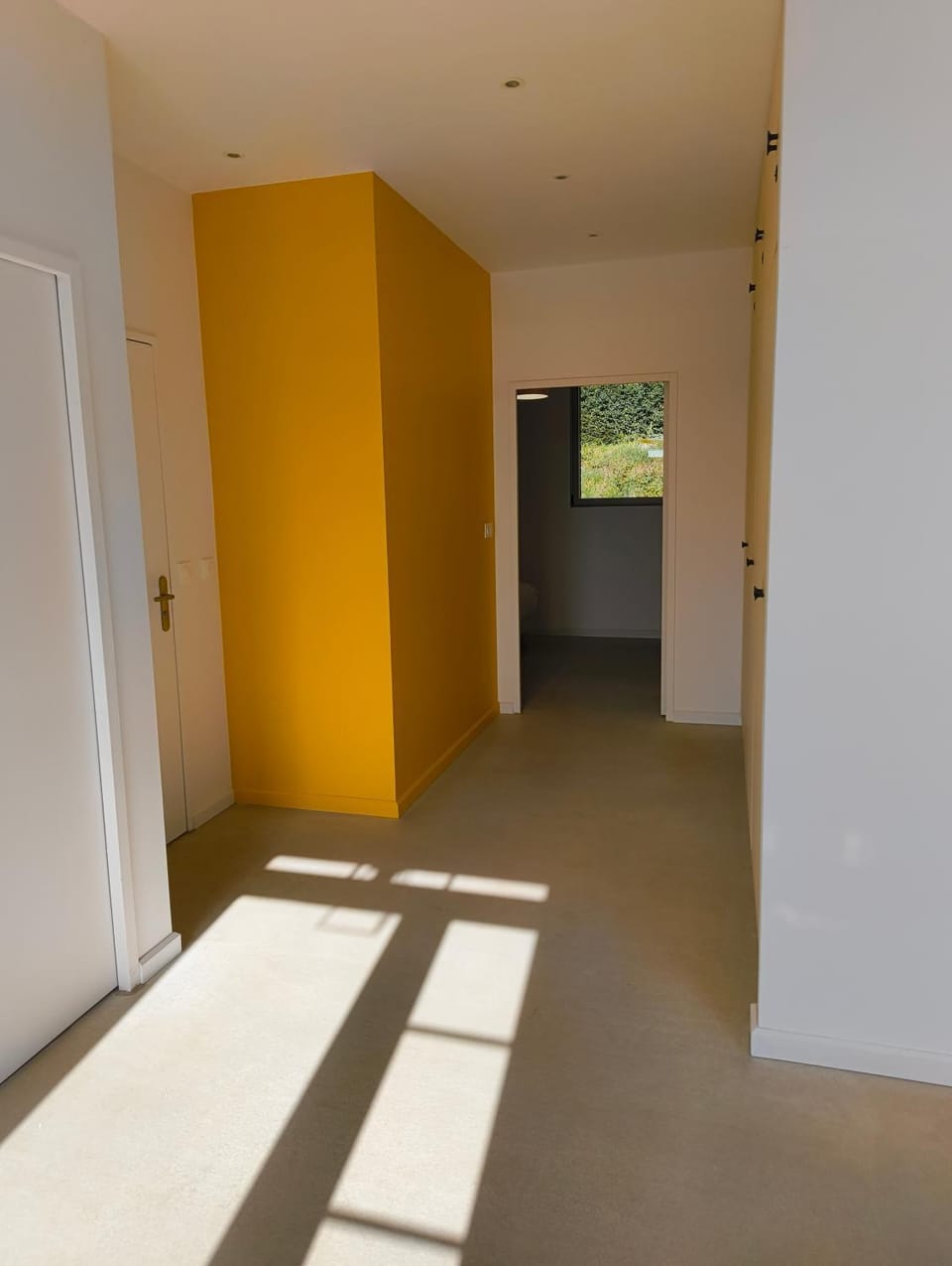 Facade/entrance, wardrobe
