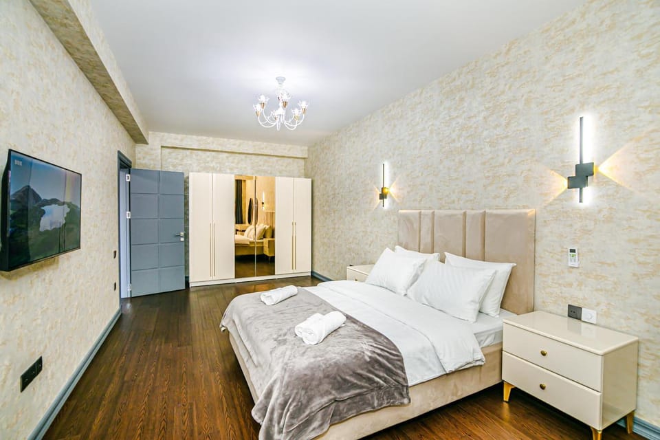 Bed, TV and multimedia, Bedroom, wardrobe