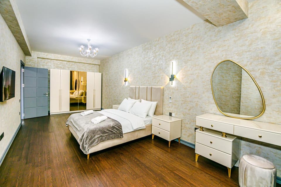Bed, TV and multimedia, Bedroom, wardrobe