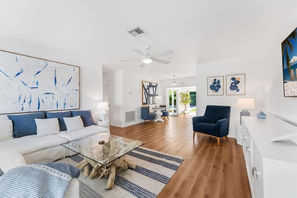 Stunning Tropical Heated Pool House Near The Beach House in Boynton Beach