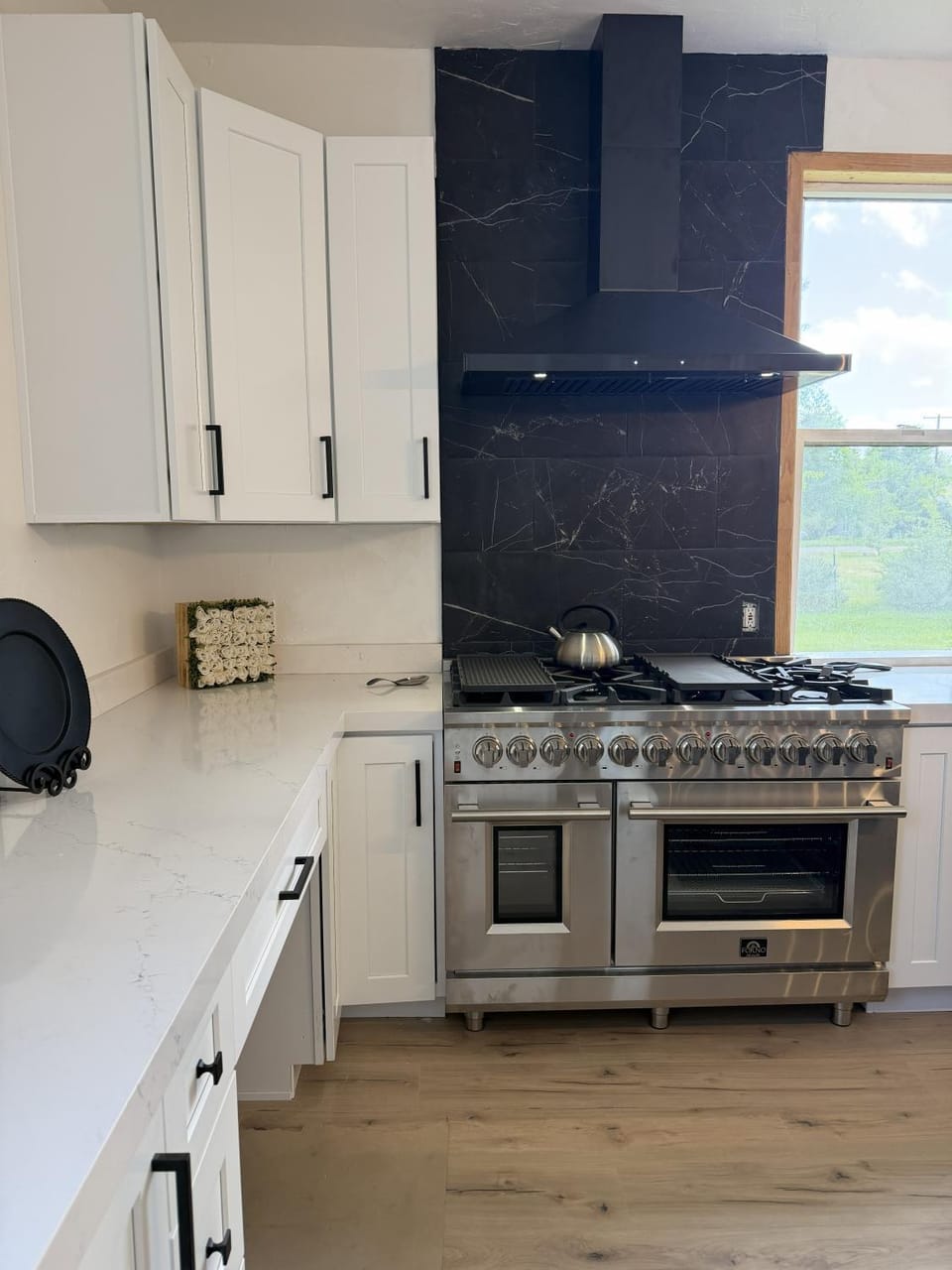 Kitchen or kitchenette, Decorative detail, oven, stove