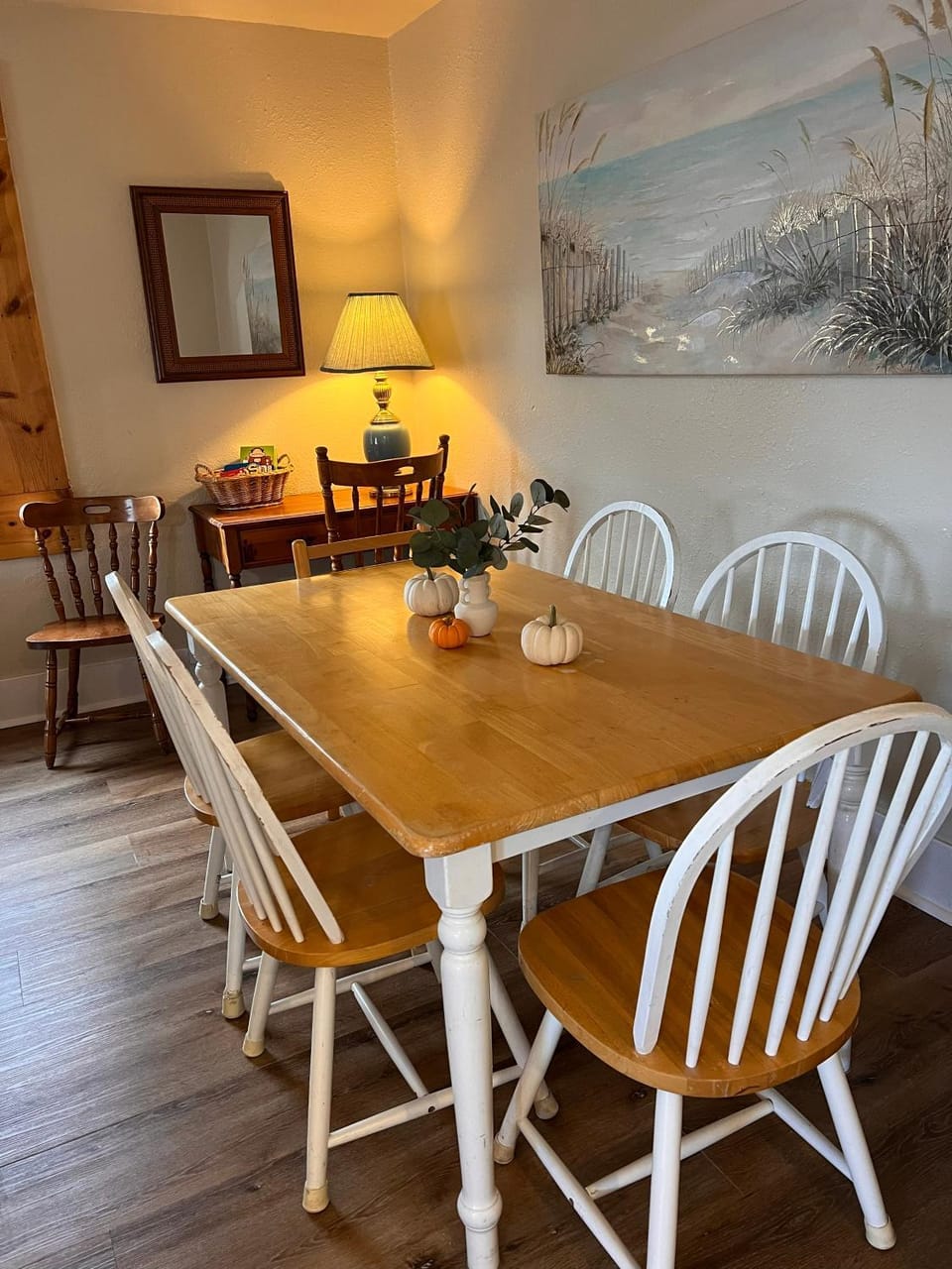 Seating area, Dining area