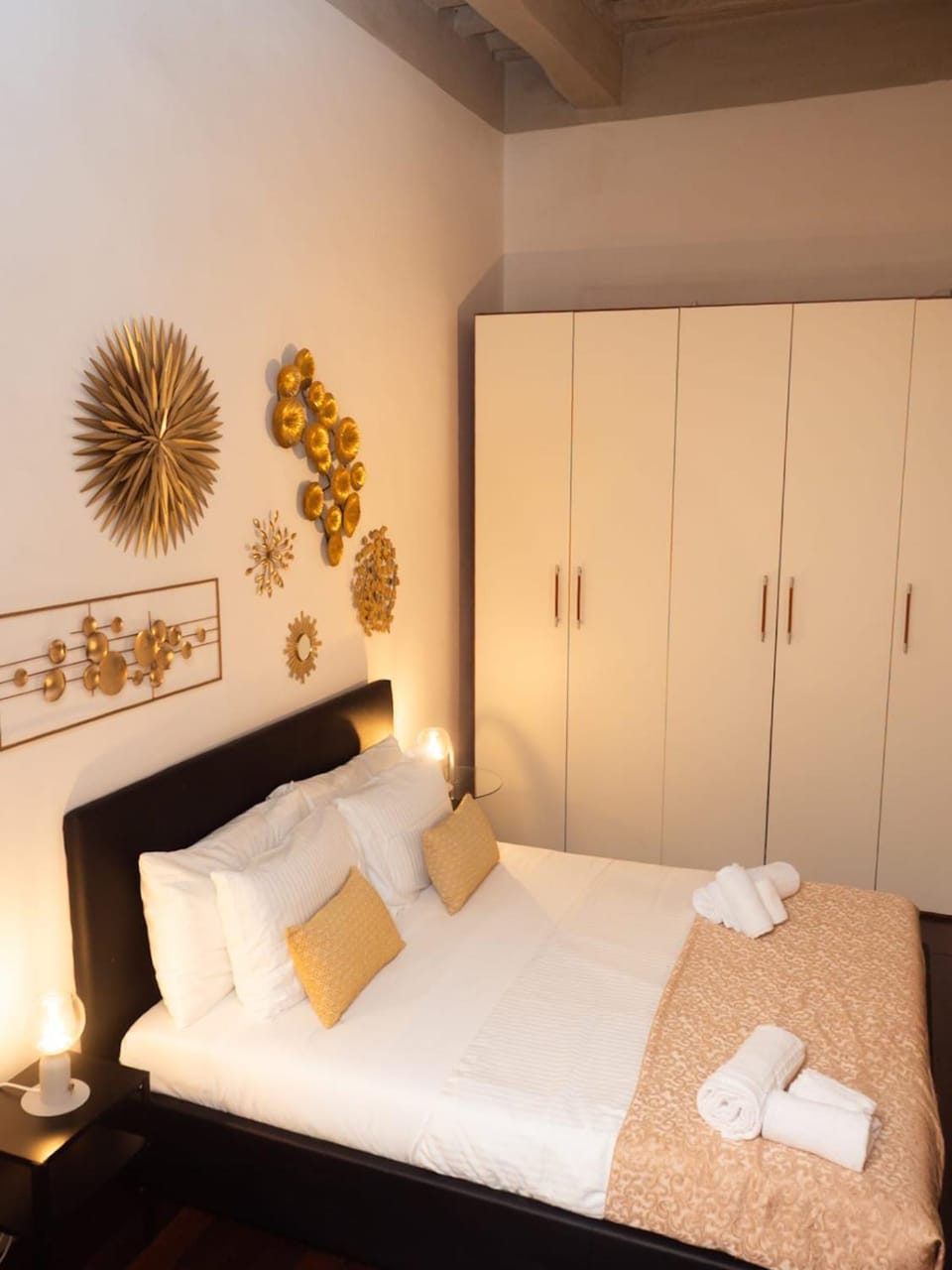 Volturno House - Walking distance from Tower Apartment in Pisa