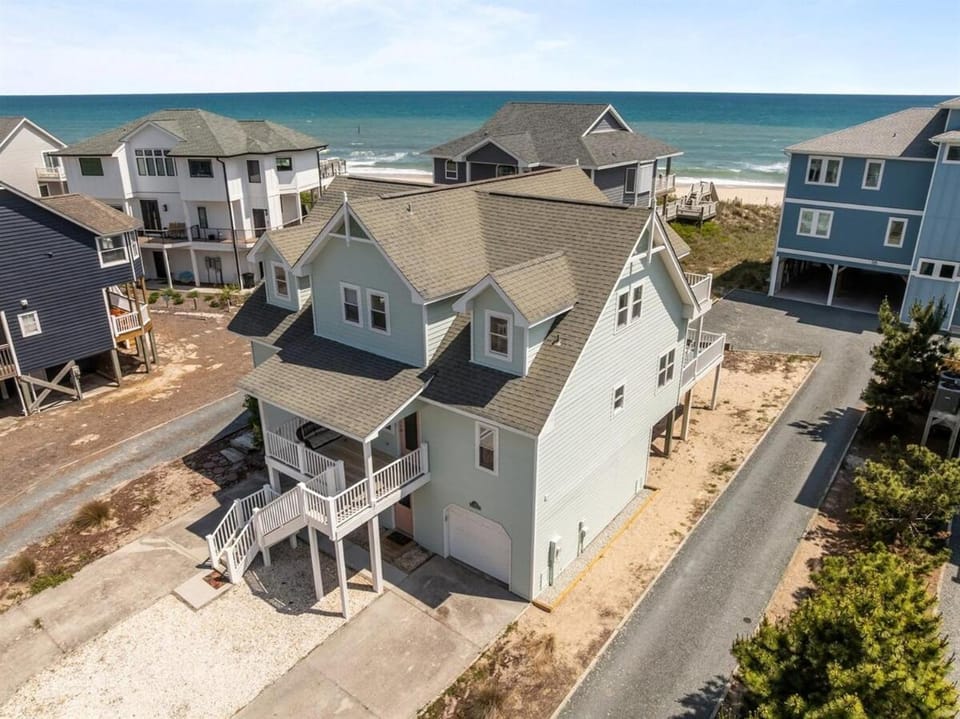 Wyndy Island- Pet Friendly, Oceanfront, Pool, Tennis Apartment in North Topsail Beach