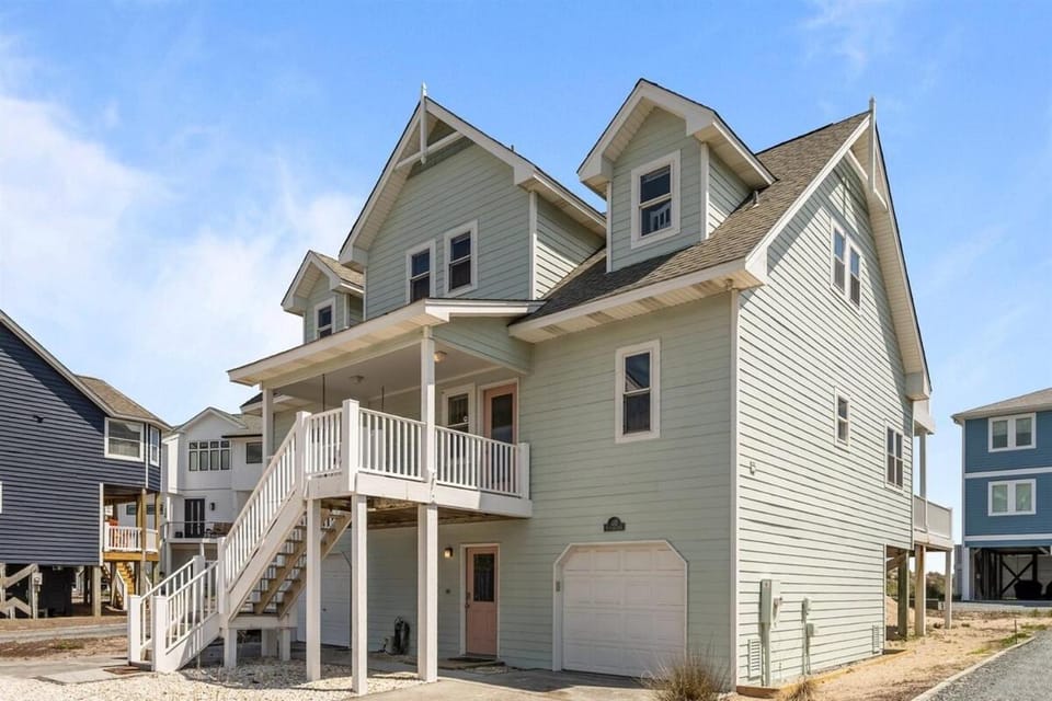 Wyndy Island- Pet Friendly, Oceanfront, Pool, Tennis Apartment in North Topsail Beach
