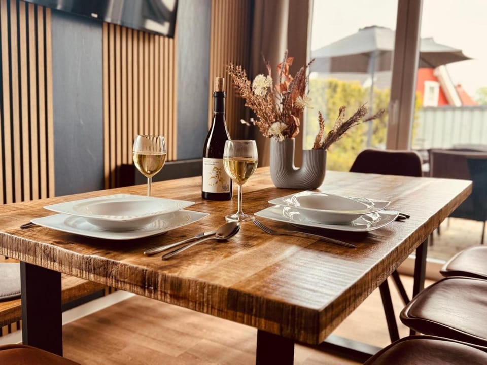 Living room, Dining area