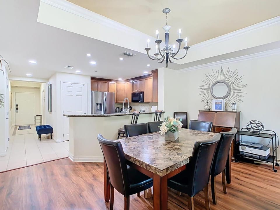 Kitchen or kitchenette, Dining area, minibar