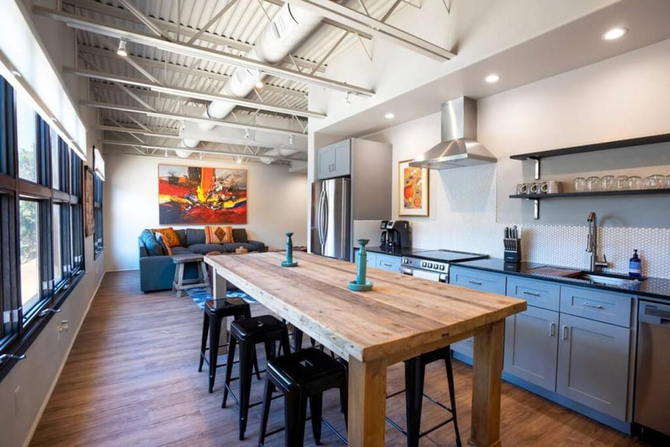 Kitchen or kitchenette, Dining area, dishwasher, oven