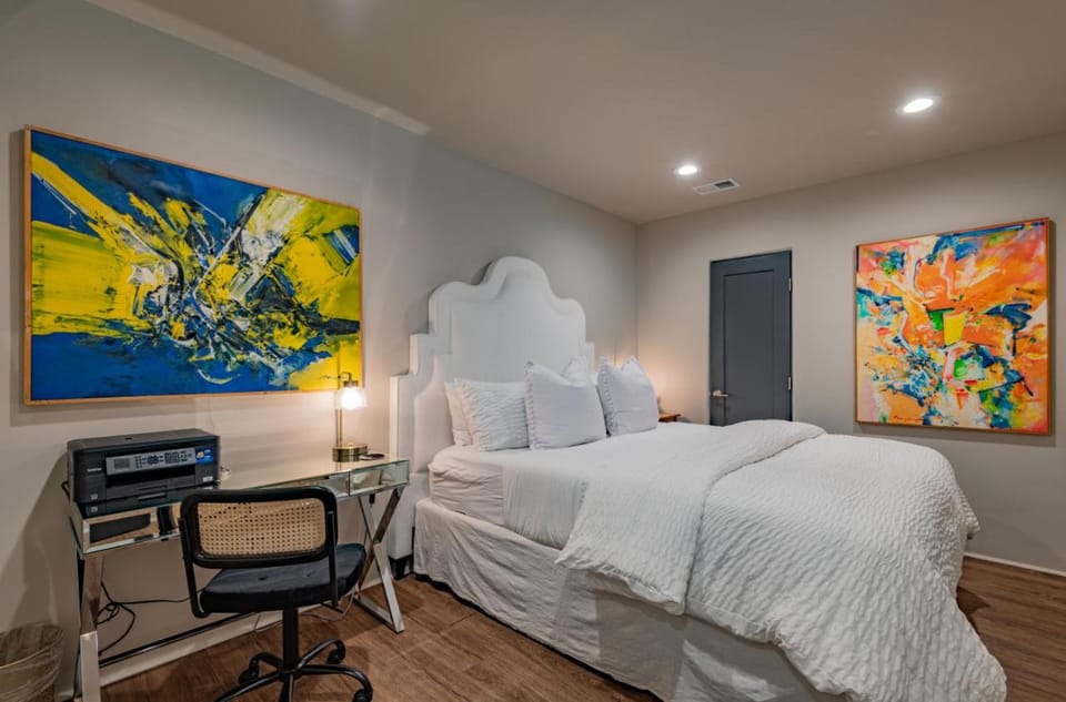 Bed, Photo of the whole room, Bedroom