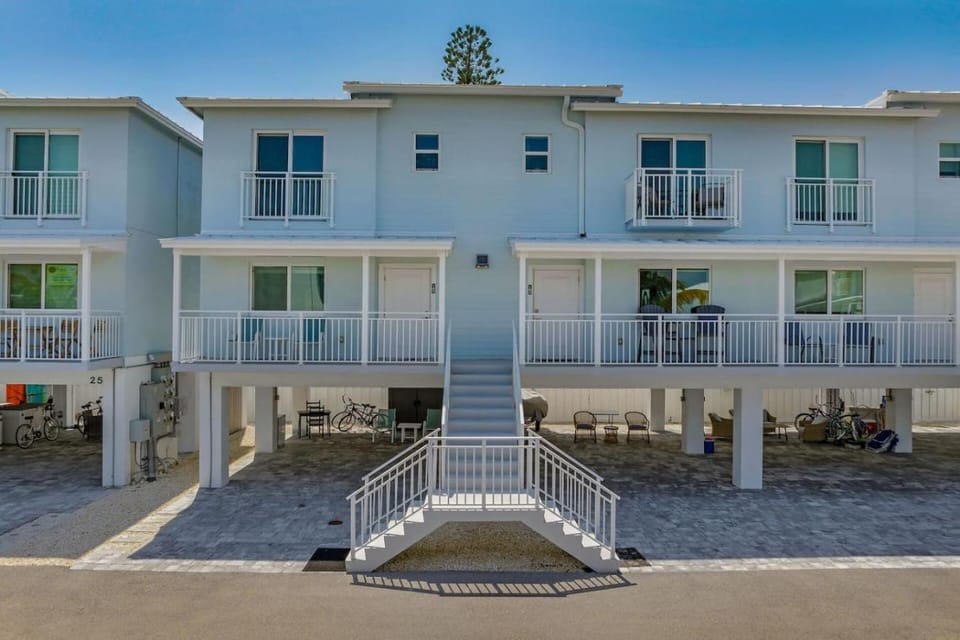 Ocean Isles Yellowtail Row Apartment in Marathon