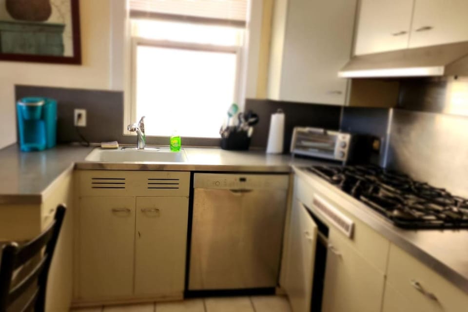 Cozy 1 Bed by the Lake park Apartment in Rogers Park
