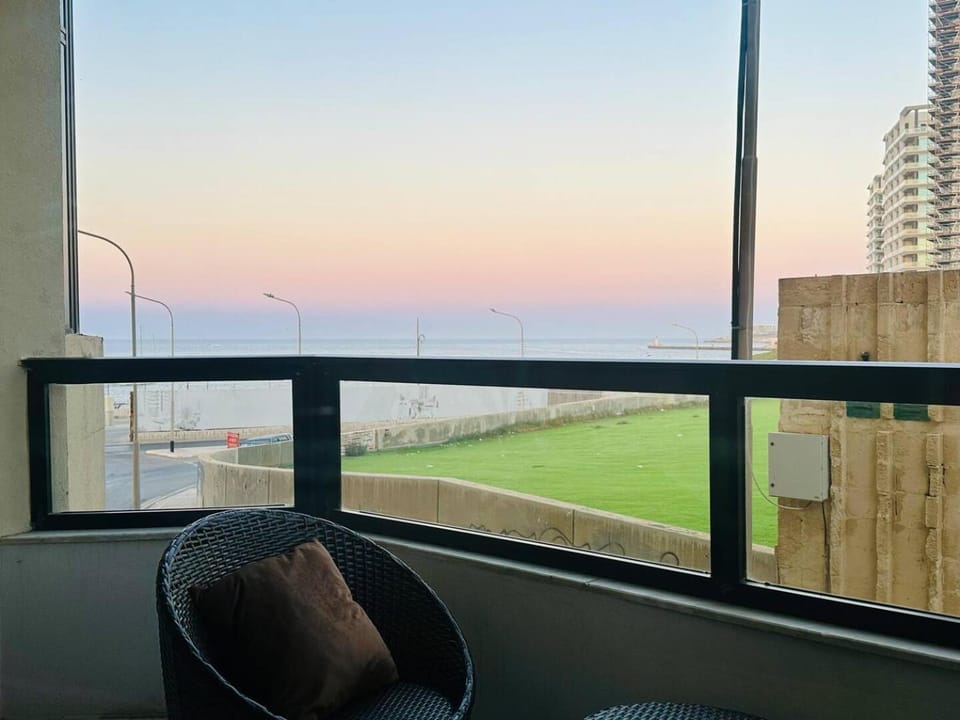 Casa Mare - Seafront - Tigné Point Sliema Apartment in Sliema