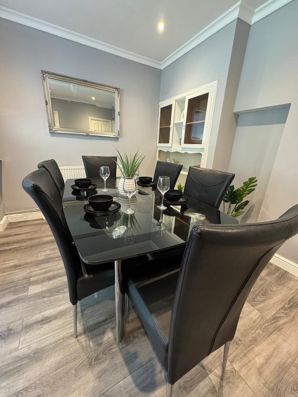 Modern 3-Bed Home with Parking & Garden Wolverhampton House in Wolverhampton
