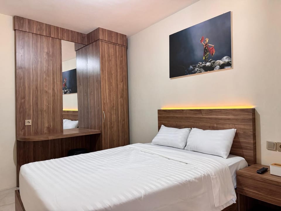 Property building, Bed, Photo of the whole room, Bedroom, wardrobe