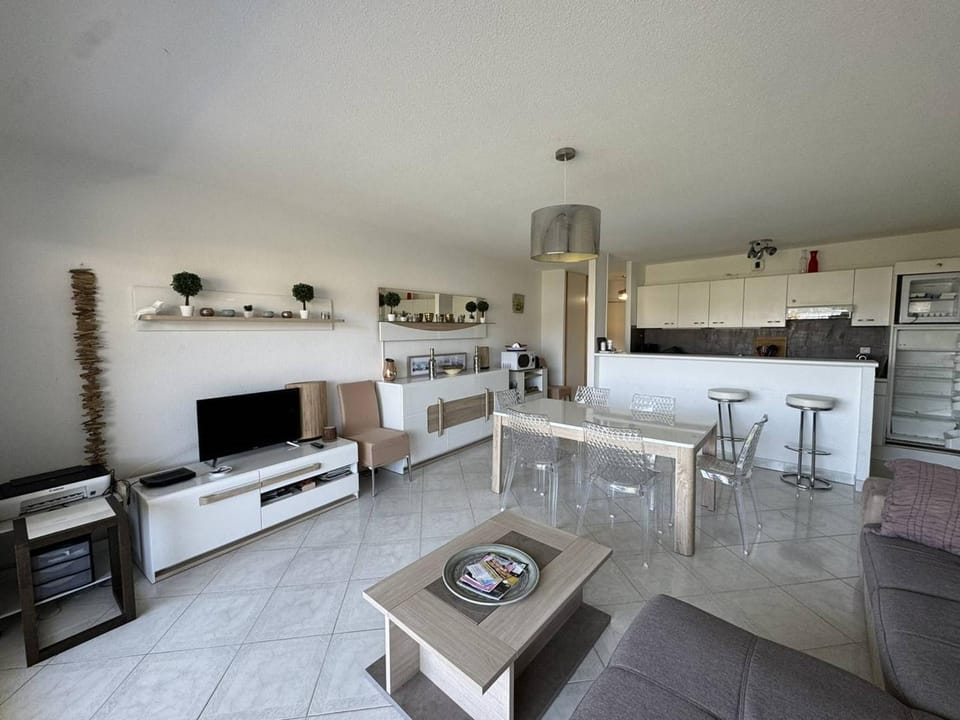 Appartement avec grande terrasse et garage à Cavalaire-sur-Mer - FR-1-100-355 Apartment in Cavalaire-sur-Mer