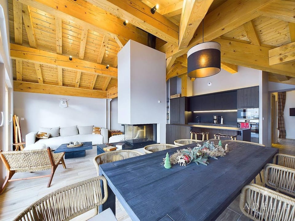 Appartement de luxe 8 pers. avec cheminée, parking, proche pistes et commerces - FR-1-398-683 Apartment in Montvalezan