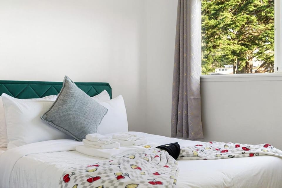 Relaxing 2-Bedroom Oasis in Pacifica Apartment in Pacifica